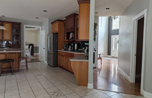 Parkesburg House | Cheerful & Spacious 4-bedroom Family Friendly Home with Hot tub