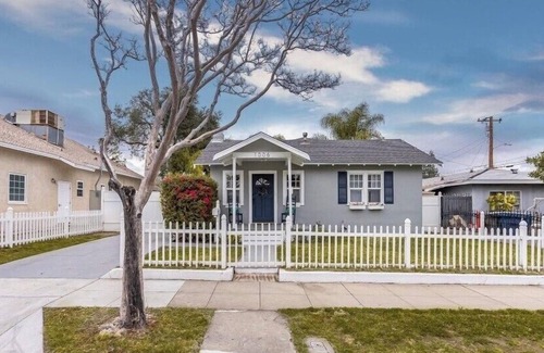 Monrovia House | Cheerful Studio Monrovia Old Town/Pasadena/COH