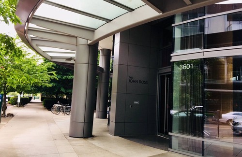 Corbett - Terwilliger - Lair Hill Condo | Cheerful Urban Living in Highrise Condo by Waterfront with Great Views