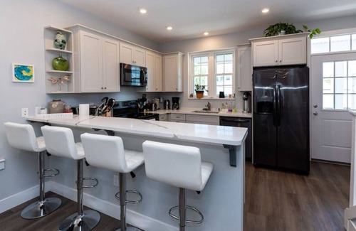 Ventnor City House | Cheerful Ventnor House Walk to the Beach