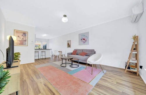 Cheltenham Villa | Cheltenham Delight - Renovated Two Bedroom Unit