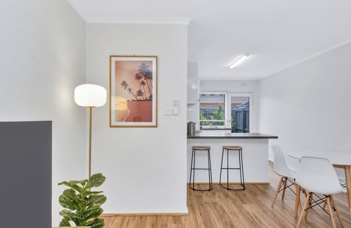 Cheltenham Villa | Cheltenham Delight - Renovated Two Bedroom Unit