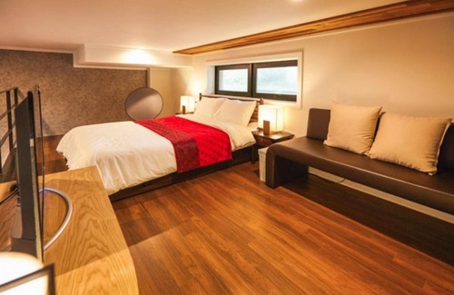 Cheongju House | Cheongju Okhwayongsojelpyeong Pension