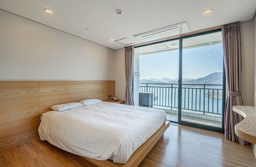 Jecheon Hotel | Cheongpung Resort Lake Hotel