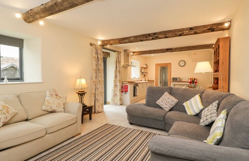 Biddestone Cottage | CHEQUERS BARN, pet friendly, character holiday cottage in Corsham