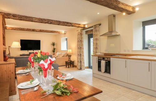 Biddestone Cottage | CHEQUERS BARN, pet friendly, character holiday cottage in Corsham