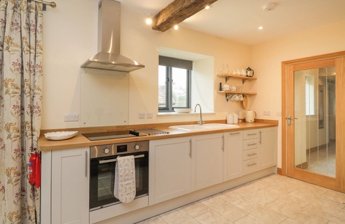 Biddestone Cottage | CHEQUERS BARN, pet friendly, character holiday cottage in Corsham