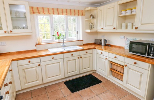 Milton Cottage | CHERITON VILLA, pet friendly, character holiday cottage in Tenby