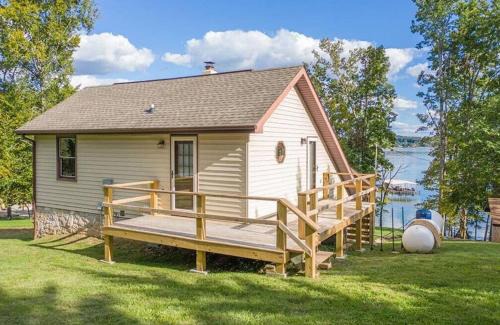 Rutledge House | Cherokee Lake Cottage by Staycating