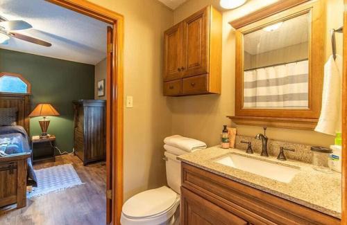 Rutledge House | Cherokee Lake Cottage by Staycating