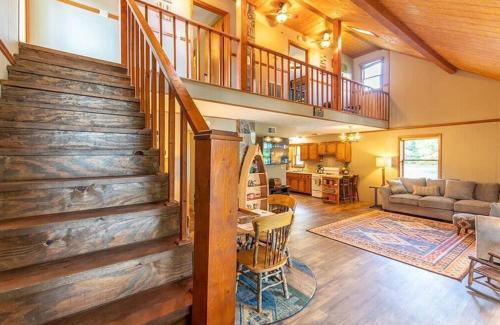 Rutledge House | Cherokee Lake Cottage by Staycating