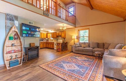 Rutledge House | Cherokee Lake Cottage by Staycating