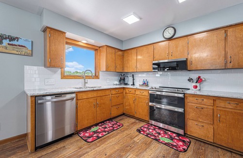 Williamsburg House | Cherry Blossom: Orchard Retreat . Hand-Pick Fruit . 3BDR . Horse Show ➠ 5 min