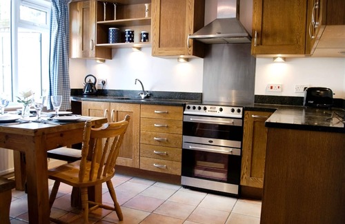 Lympstone Cottage | Cherry Tree Cottage- 3 bedroom cottage in perfect village location