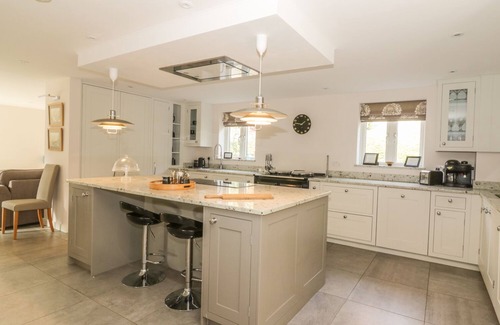 Norwich Cottage | CHERRY TREE COTTAGE, pet friendly, with a garden in Norwich