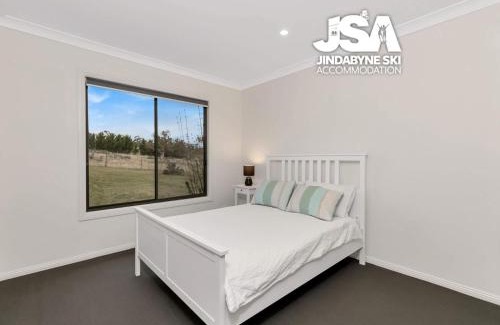 Moonbah House | Cherrywood Cottage - Pet Friendly