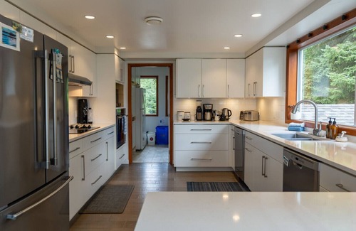 Tofino House | Chesterman on the Point - Beachfront