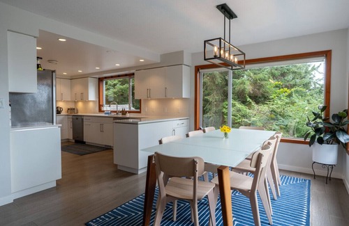 Tofino House | Chesterman on the Point - Beachfront