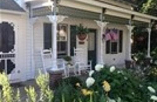 Downtown House | Chestnut Cottage LLC