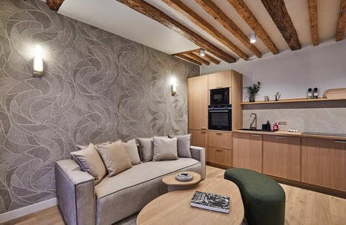 Quartier de la Place-Vendome Apartment | CHEVALIER SAINT GEORGES