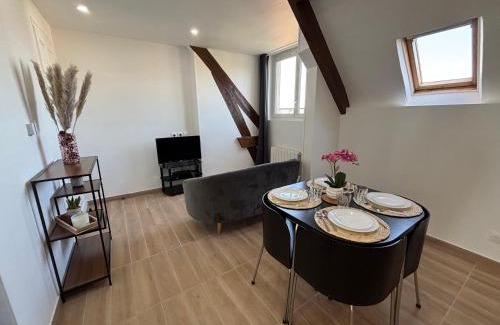 Creil Apartment | Chez Ali - T3 central and calm