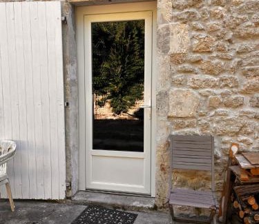 Saint-Germain-dEsteuil House | Chez Amélie chambre-location