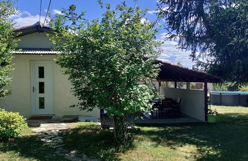 Auch Apartment | Chez Chapellecountry living in Auch with pool. Pets welcome!