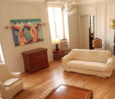 Mirande Apartment | Chez Irène