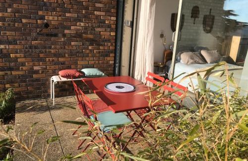 Ceyrat House | Chez Isa, espace prive,1 chambre, salle de bain, coin cuisine, terrasse, jardin, entrée autonome, parking