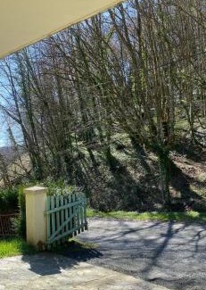 Tulle Apartment | Chez Julie petit appartement une chambre rez jardin maison