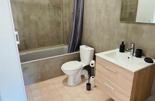 Bollene Apartment | Chez Léo I - Appartement T2 proche Tricastin