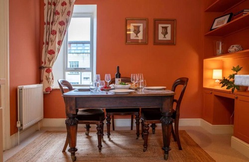 Bradford-on-Avon Apartment | Chez Nous - central Maisonette - Bath Surrounds