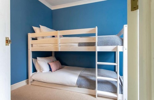 Bradford-on-Avon Apartment | Chez Nous - central Maisonette - Bath Surrounds