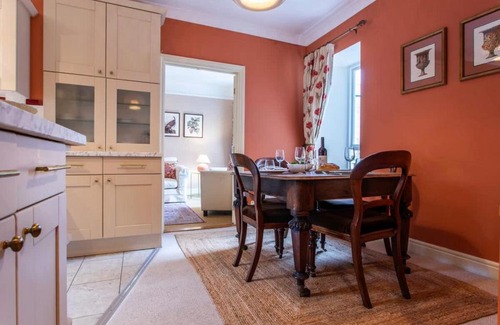 Bradford-on-Avon Apartment | Chez Nous - central Maisonette - Bath Surrounds