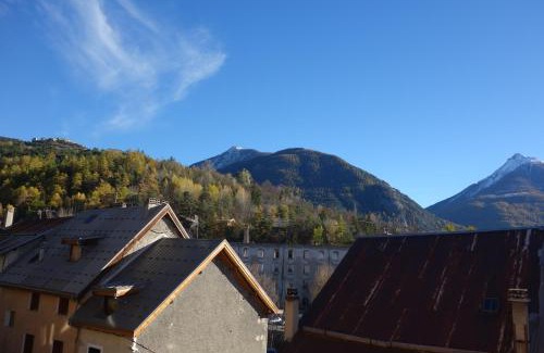 Briancon Apartment | Chez petit Louis- Appart centre ville jusqu'à 6 personnes