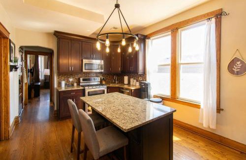 Berwyn Apartment | Chi-Town Hideout #2