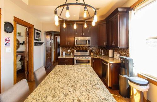 Berwyn Apartment | Chi-Town Hideout #2