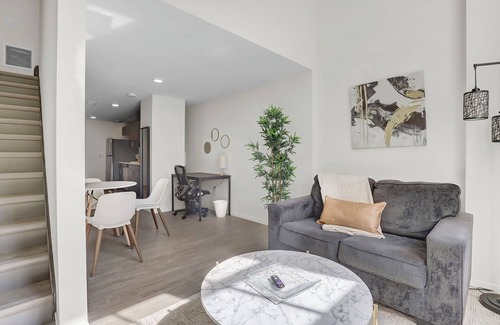 Gateway District Apartment | Chic 1-bed loft in Playhouse square, near Stadiums, Theater, Dining, Pets OK