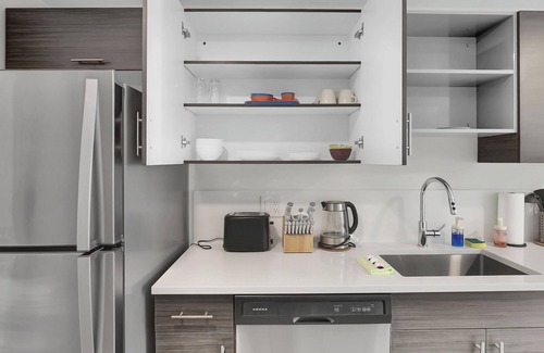 Gateway District Apartment | Chic 1-bed loft in Playhouse square, near Stadiums, Theater, Dining, Pets OK