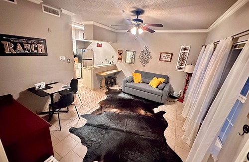 Lago Vista Apartment | Chic 1-bedroom apartment with AC, fitness room in charming Lago Vista