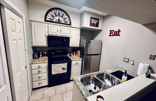 Lago Vista Apartment | Chic 1-bedroom apartment with AC, fitness room in charming Lago Vista