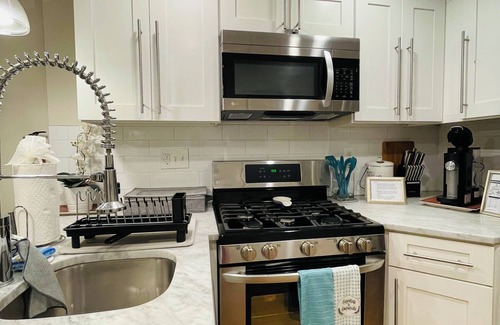 Capitol Hill Apartment | Chic 1-bedroom apartment in Washington, DC - 5 min walk to metro, near monuments