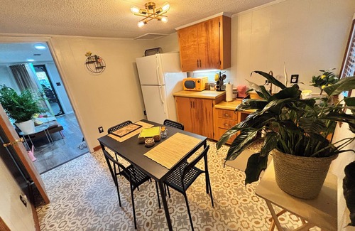 Ashburn Apartment | Chic 1-bedroom apartment with WiFi, AC in welcoming Ashburn