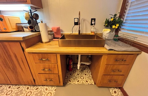 Ashburn Apartment | Chic 1-bedroom apartment with WiFi, AC in welcoming Ashburn