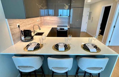 Dubai Marina Apartment | Chic 1-bedroom apartment in glamorous Dubai with sea view, 2 pools