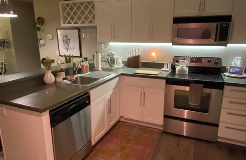 Northwest Portland Condo | Chic 1-bedroom fully furnished waterfront condo in downtown Portland