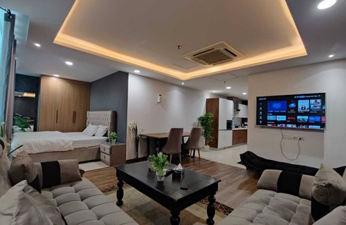 Lahore Hotel | Chic 1-bedroom hotel with WiFi, AC in marvelous Lahore