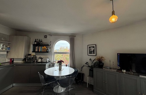 Bow Apartment | Chic 1BDR Flat in Restored English Pub Est London