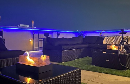 Queens Apartment | Chic 2-bd 2-bth apartment with huge private balcony