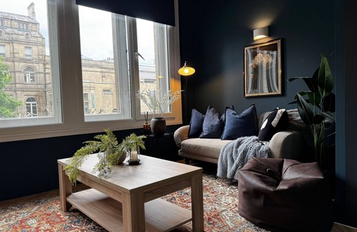 Leeds City Center Apartment | Chic 2-bed loft, Central Leeds